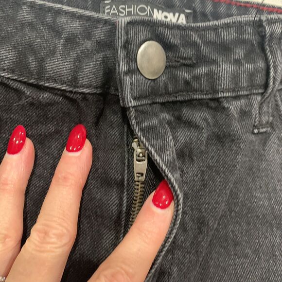 Fashion Nova Jr 9 Jeans Distressed Holes Relaxed High Rise Black Denim Women’s - Picture 5 of 7